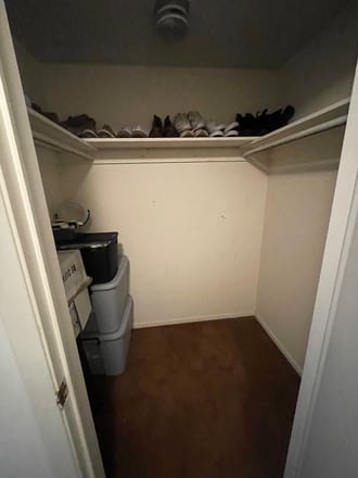 Building Photo - 102 Longmeadow Ln