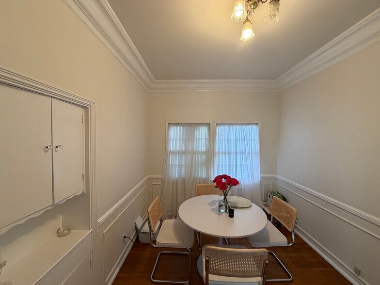 Building Photo - 9969 Robbins Dr