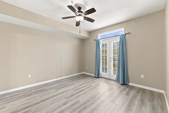 Building Photo - 501 Knights Run Ave