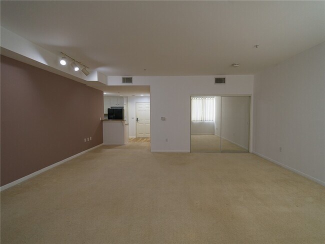 Building Photo - 160 S Hudson Ave