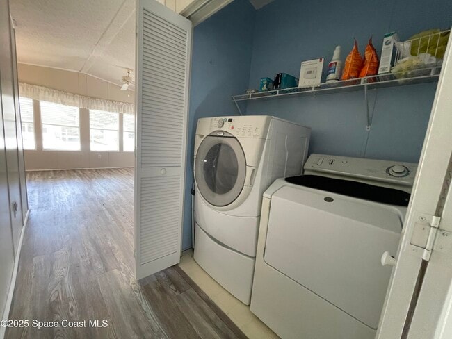 Building Photo - 1204 Calusa Dr