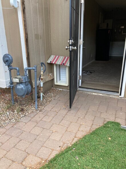 Building Photo - 5021 N Pinon Dr