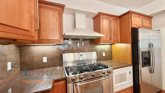Building Photo - Contemporary Upper Broadway Terrace Four B...