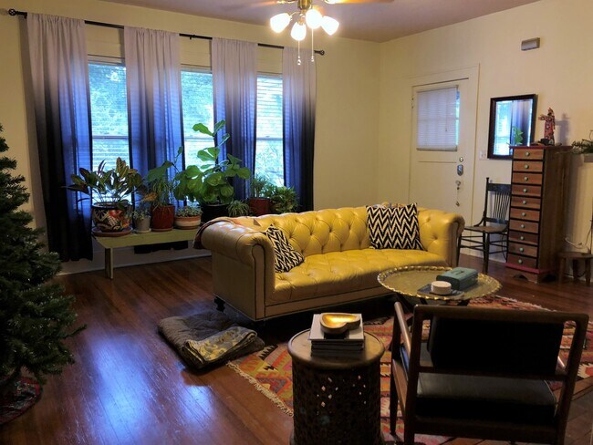 Building Photo - 703E31