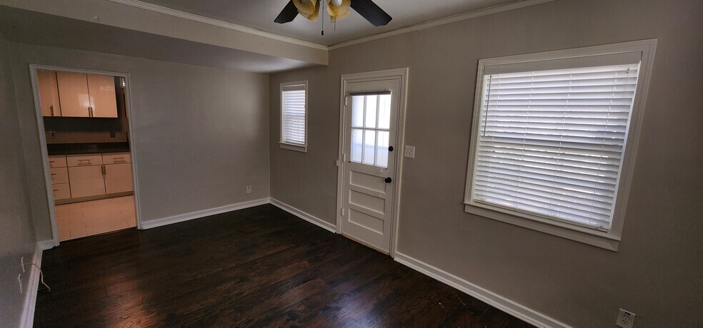 Living room - 415 Willow Ln