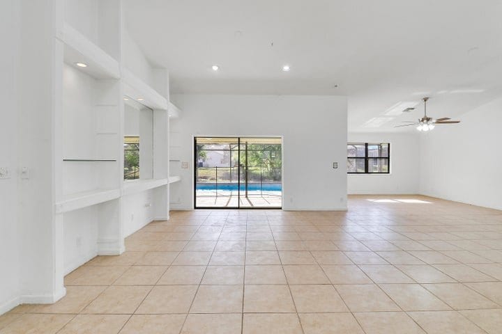 Building Photo - 14616 Autumn Ave