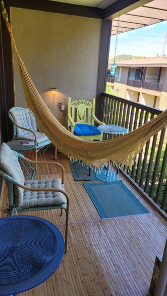 A quiet balcony to enjoy a relaxing park view. - 72 Surrey Ln