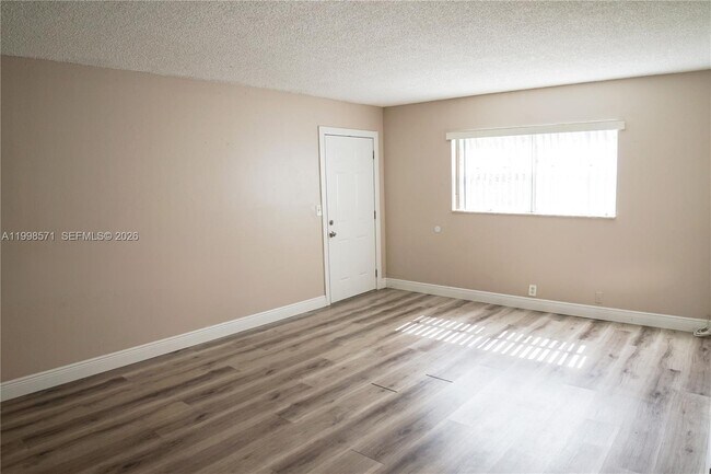 Building Photo - 4280 Woodside Dr