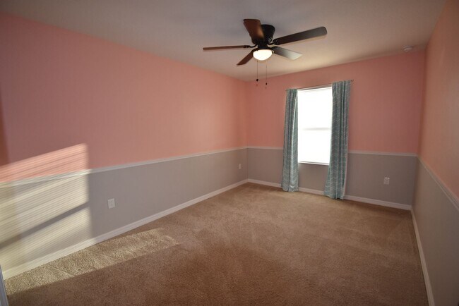 Building Photo - 4 Bed/3.5 Bath, Pool and Waterfront home, ...