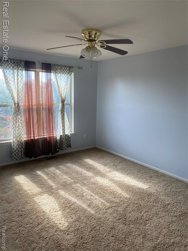 Building Photo - 39206 Silverthorne Bend