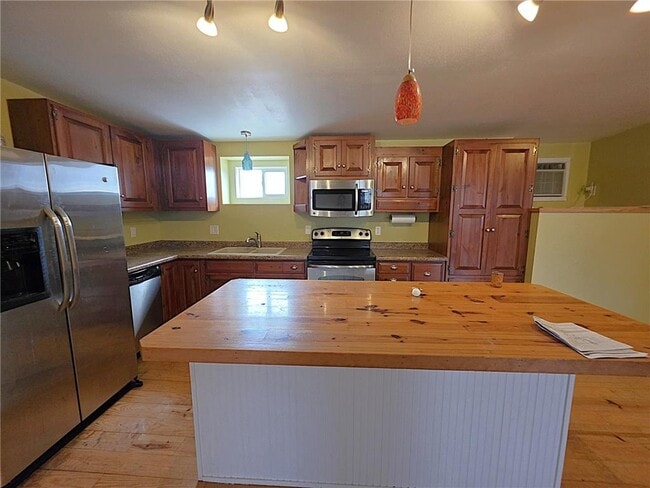 Building Photo - 206 2nd Ave