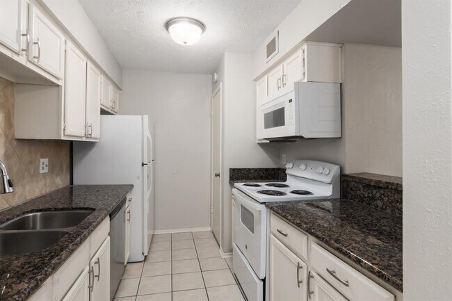 Primary Photo - 10555 Turtlewood Ct