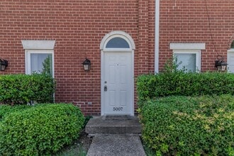 Building Photo - Birchman Place Townhomes - Now Leasing