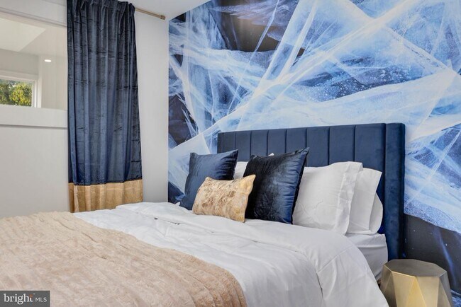 Building Photo - 528 N 22nd St