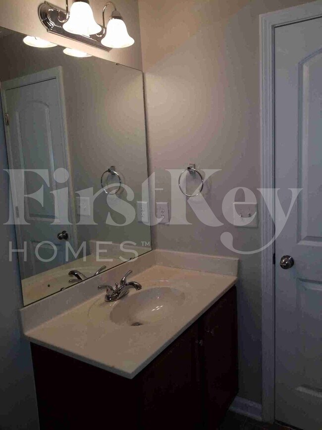 Building Photo - 901 Leatherstone Ln