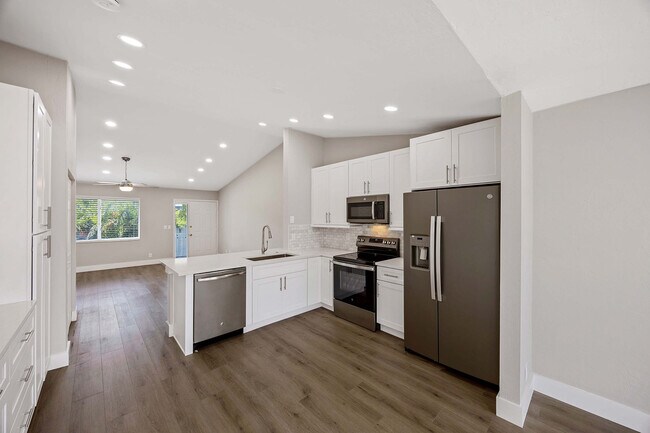 Building Photo - 707 Neapolitan Way