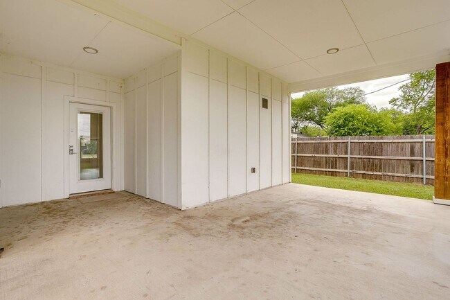Building Photo - 3817 Winfield Ave