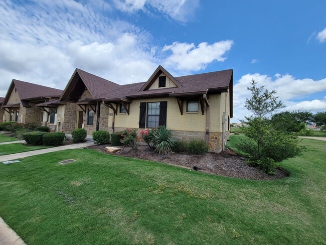 Building Photo - College Station - 3 bedrooms / 3 Baths Townhome in the Barracks!