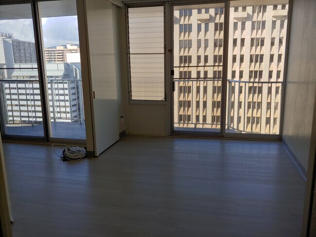 2nd bedroom with divider to living rm - 1617 Kapiolani Blvd