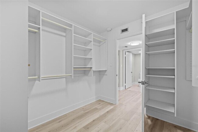Building Photo - 3301 Bayshore Blvd