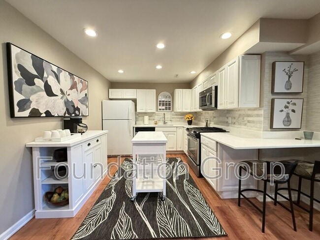 Building Photo - 3417 122nd Pl NE