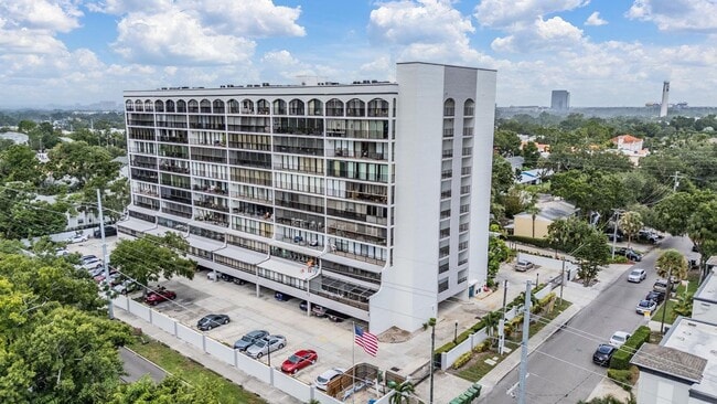 Building Photo - Spacious 2 Bed 2 Bath Condo in Heart of So...