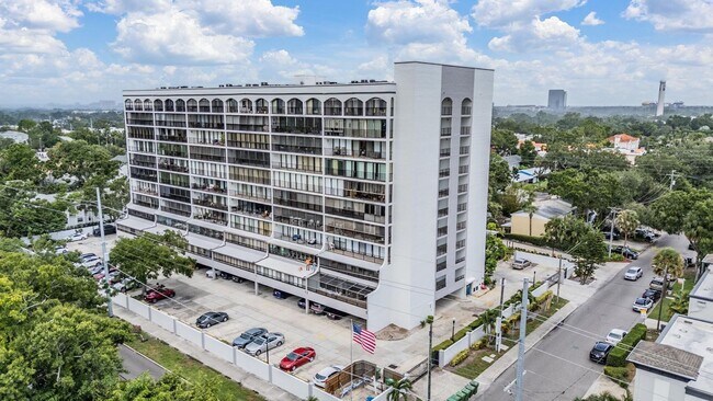Building Photo - Spacious 2 Bed 2 Bath Condo in Heart of South Tampa