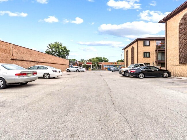 Building Photo - 7202 W Wrightwood Ave