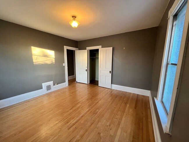Building Photo - Gorgeous 4 Bedroom East Side Single Family Home!