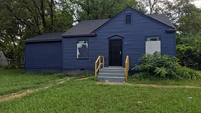 Primary Photo - 2443 Boyle Ave