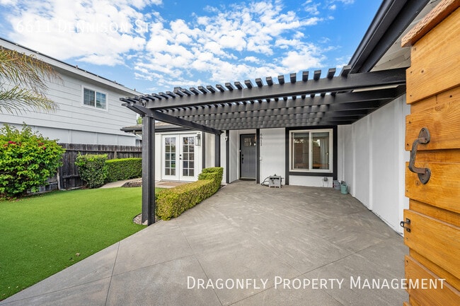 Building Photo - 6611 Dennison St