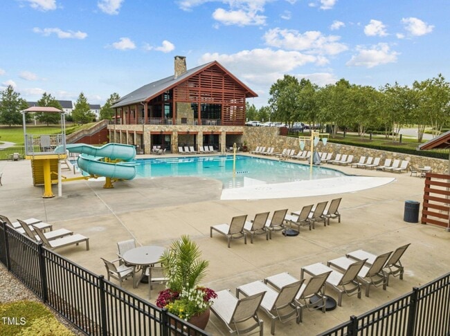 Building Photo - Stunning 3BD, 2.5BA End Unit Townhome in t...