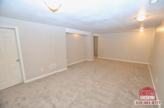 Building Photo - Excellent Des Moines Home
