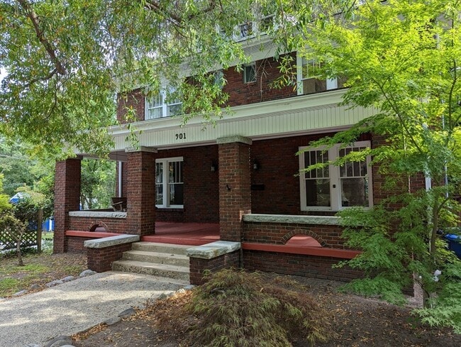 Primary Photo - 901 W Markham Ave