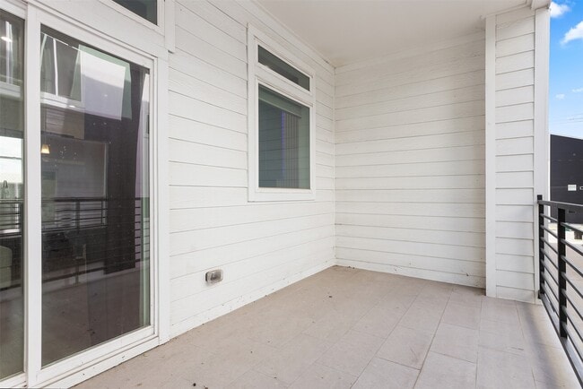 Building Photo - 500 Schweikhardt St