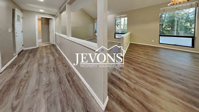 Building Photo - Charming 3-bedroom single-family home with...