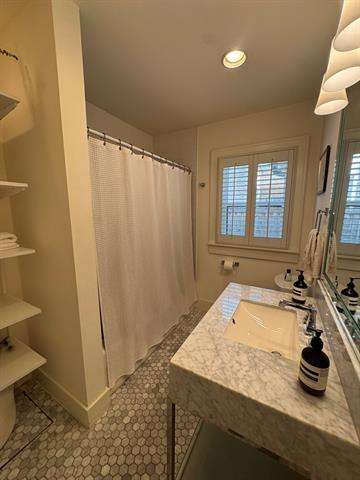 Building Photo - 4057 W 7th St