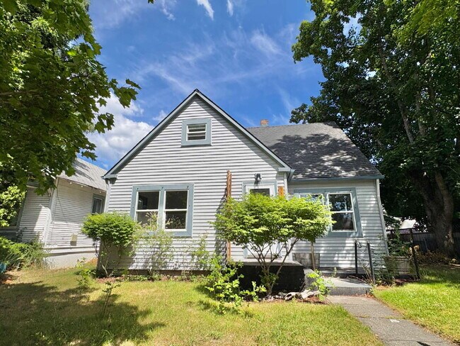 Building Photo - 912 N C St