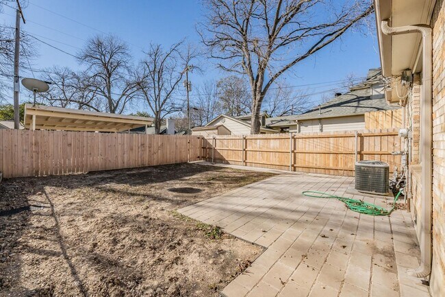 Building Photo - 2 bedroom 1 bath duplex in Arlington Heights