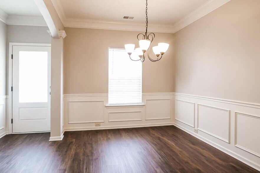 Building Photo - 376 Ivy Chase Loop