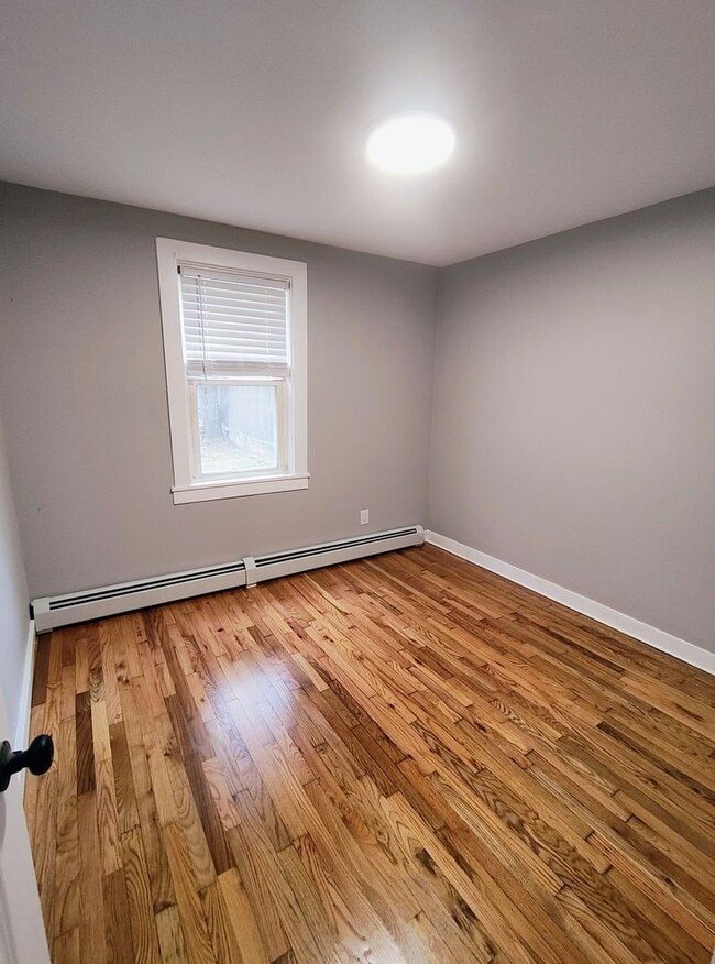 Building Photo - ****Pawtucket/Woodlawn Single Family - $2,...
