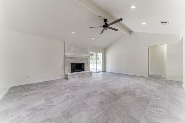 Building Photo - 218 Skyview Dr