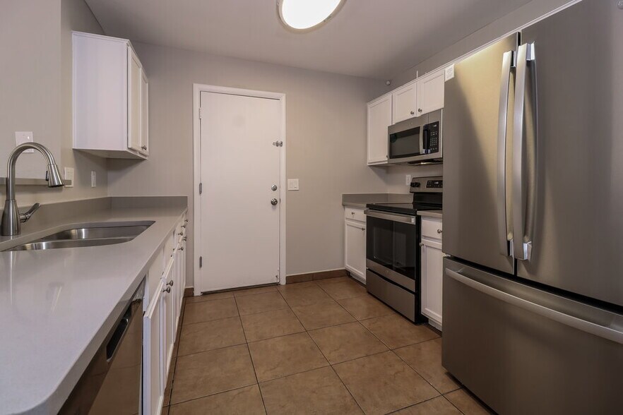 Building Photo - 8516 W Elm St