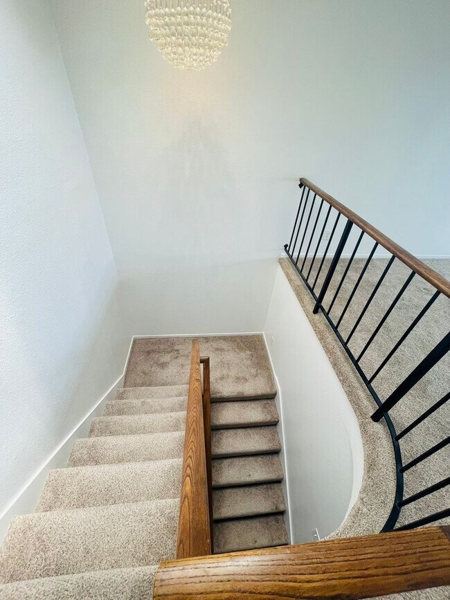 Building Photo - Tri-Level Seaview Condo with Amazing Ocean Views!