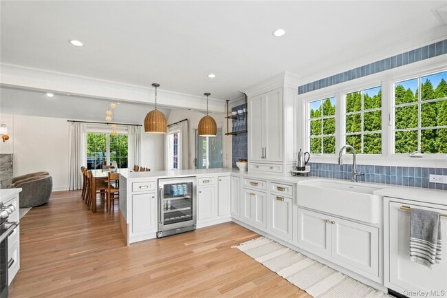 Building Photo - 4 Carriage Ln