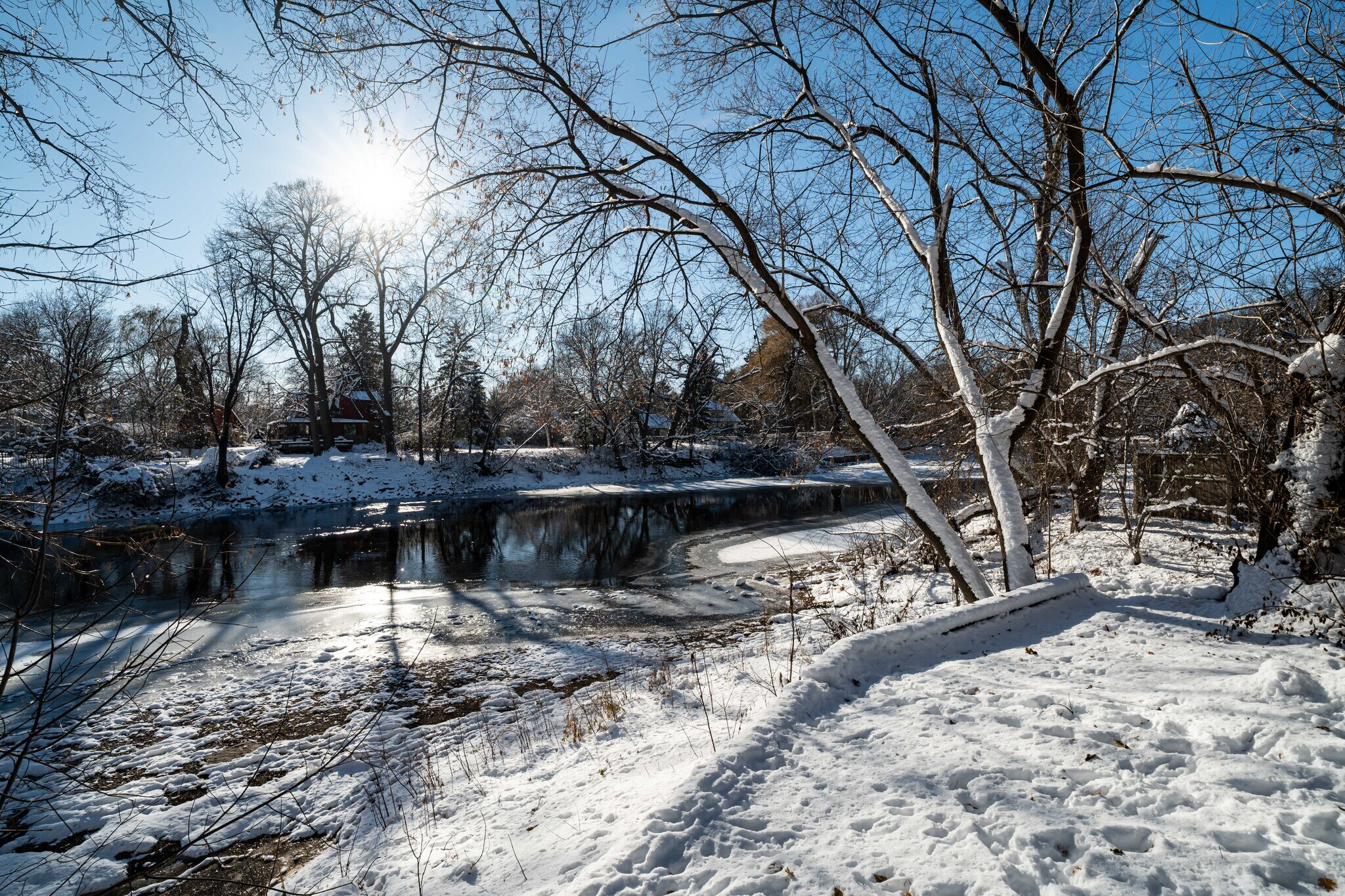 Building Photo - 535 W Montclaire Ave