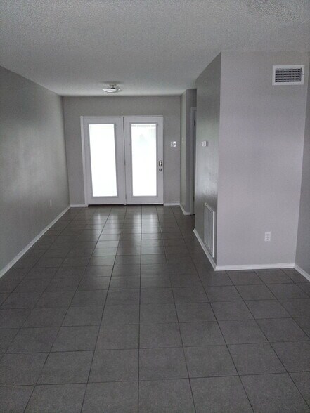 Building Photo - 110 Omega St