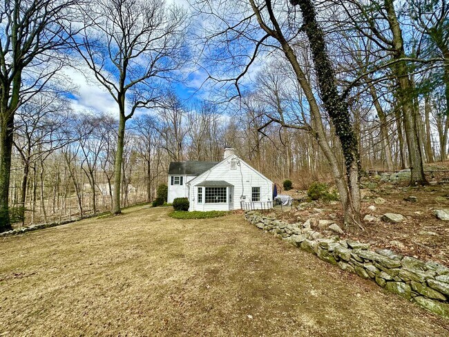 Building Photo - 277 Indian Rock Rd