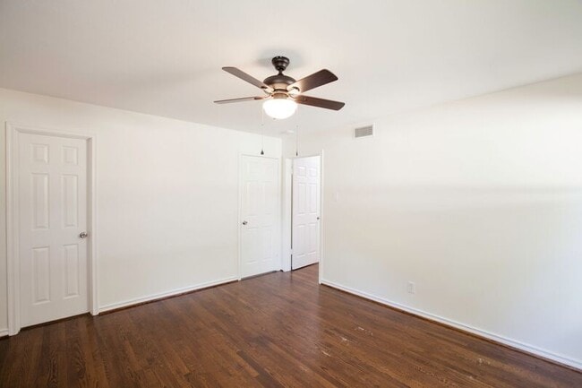 Building Photo - 10140 Shadyview Dr