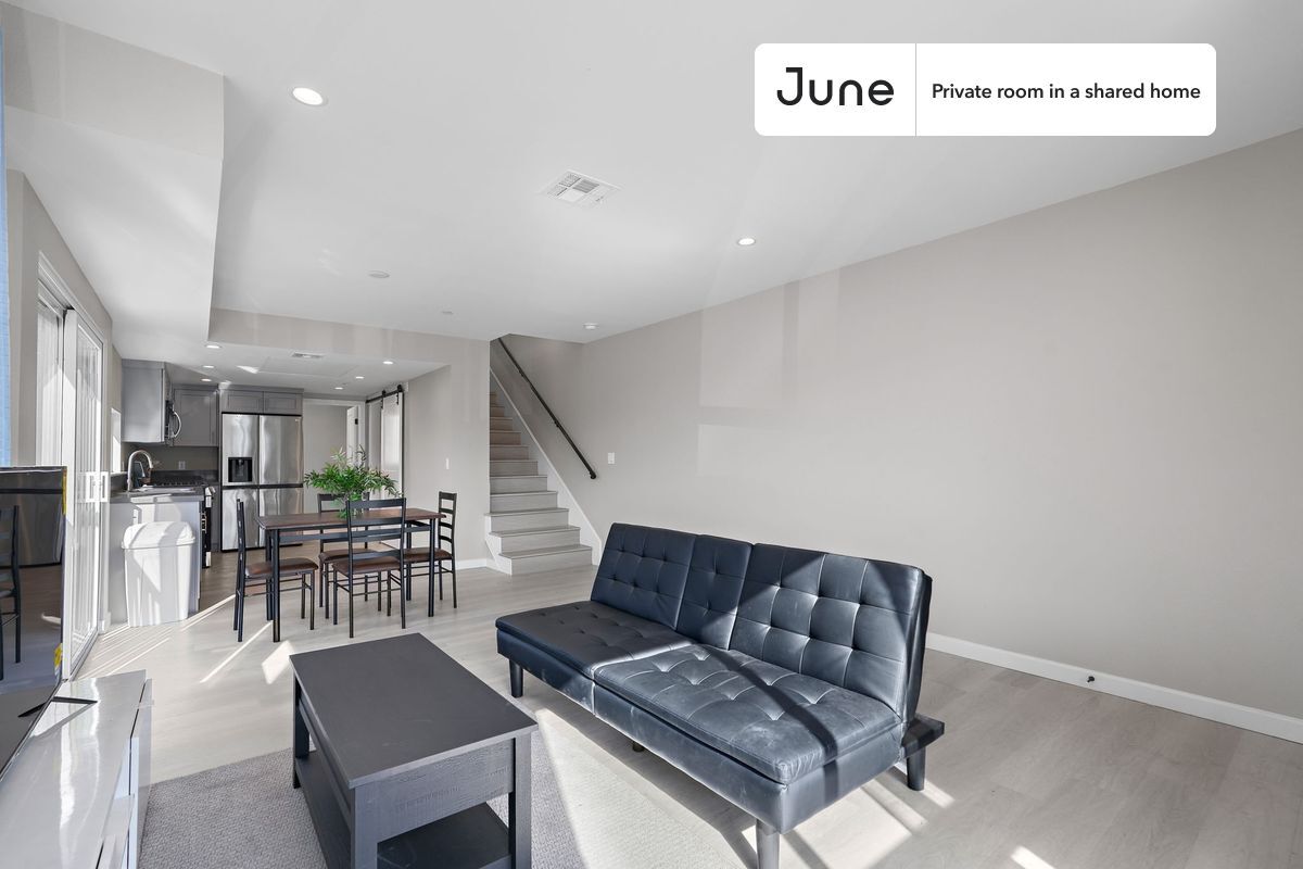 Building Photo - Room in Shared 5 bed/5 bath home in Boyle Heights